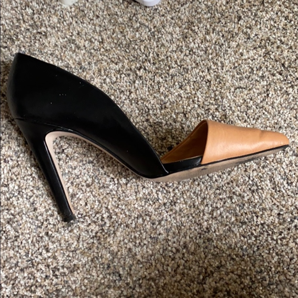 Nude and black pumps